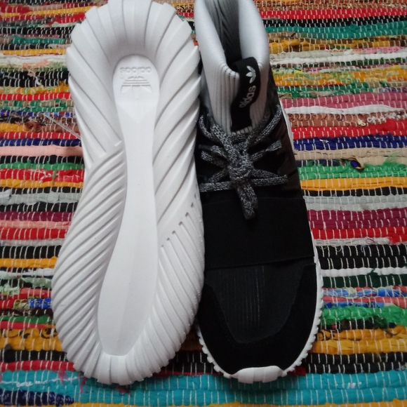ADIDAS TUBULAR DOOM PRIMEKNIT - Picture 6 of 7